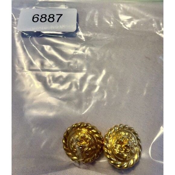 Vintage Gold Tone Crest Clip-On Earrings With Rope Edge 1980s Statement Jewelry - Picture 6 of 6